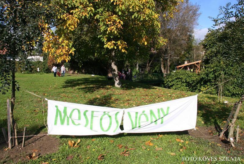 kialakítottunk egy meseösvényt, melyen, 7 próbán kellett átjutnia minden gyerkőcünknek.