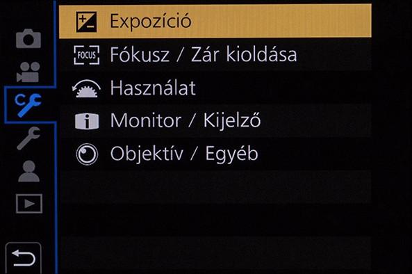 A korábbi Panasonic fényképezőgépeknél az Egyéni Beállítások oldala elég hosszú, és itt-ott kissé összeszedetlen felépítésű.