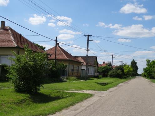 A település régebbi, halmazos szerkezetű részén a Petőfi Sándor út, Széchenyi út környékén lévő kisvárosias lakóterületen apró, szabálytalan telkeken sűrűbb beépítés alakult ki.