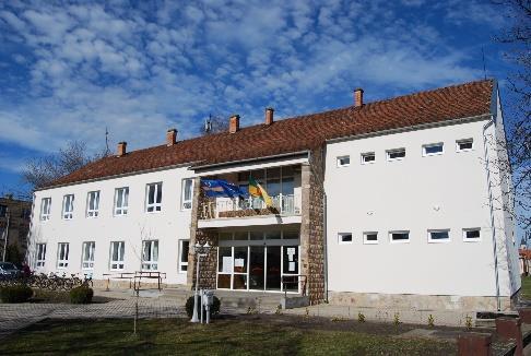 és Kereskedelmi Korlátolt