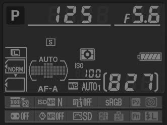 d9: Information Display (Információs kijelző) G gomb AEgyéni beállítások menü Auto (Automatikus) (AUTO (AUTOMATIKUS)) alapbeállítás esetén az információs kijelző betűinek színe az információs