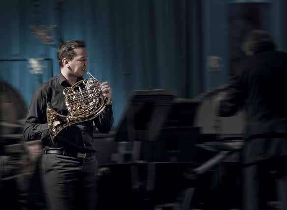 A Concerto első kürtösi posztja mellett az Operaház kürtszólamában is játszom. A zene mellett a másik fontos dolog az életemben: a foci. Hajrá Bayern München!
