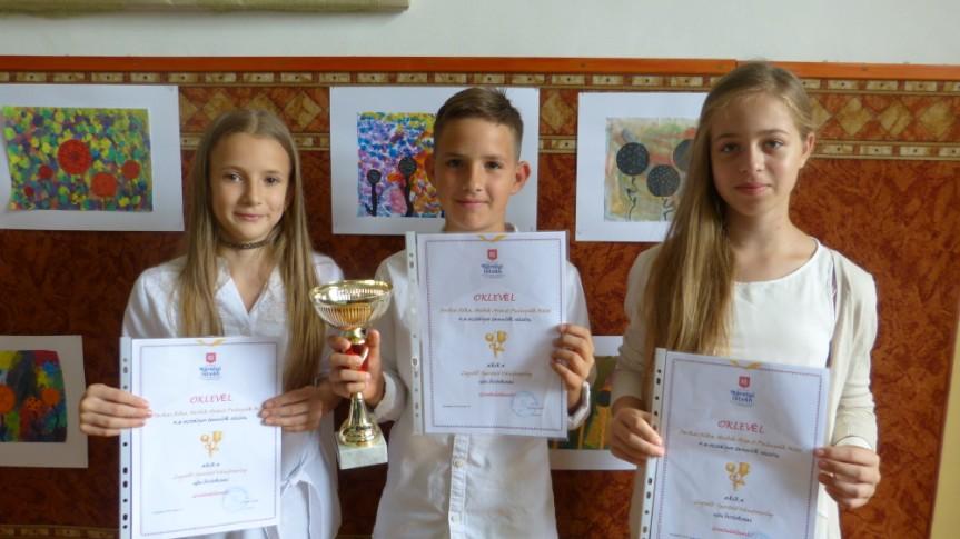 5 LEGJOBB SPORTOLÓ VÁNDORSERLEG megosztott egyéni díj Farkas Réka, Hirbik Ajsa és Puhnyák Máté (4.a) A 4.a osztályba nagyon sok mozogni szerető és a testnevelést kedvelő tanuló jár.