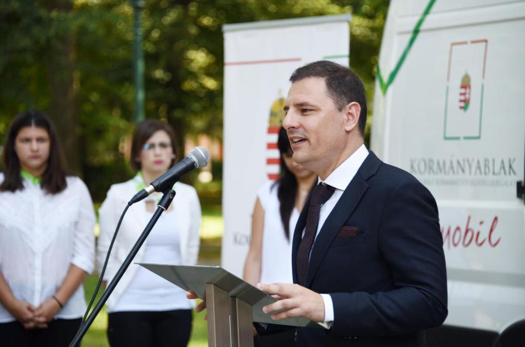 Ezt szolgálta a kormányablakok kialakítása és ezt a célt szolgálja a kormányablak buszok üzembe helyezése is mondta Tuzson Bence közszolgálatért felelős államtitkár a hatodik Kormányablak Busz
