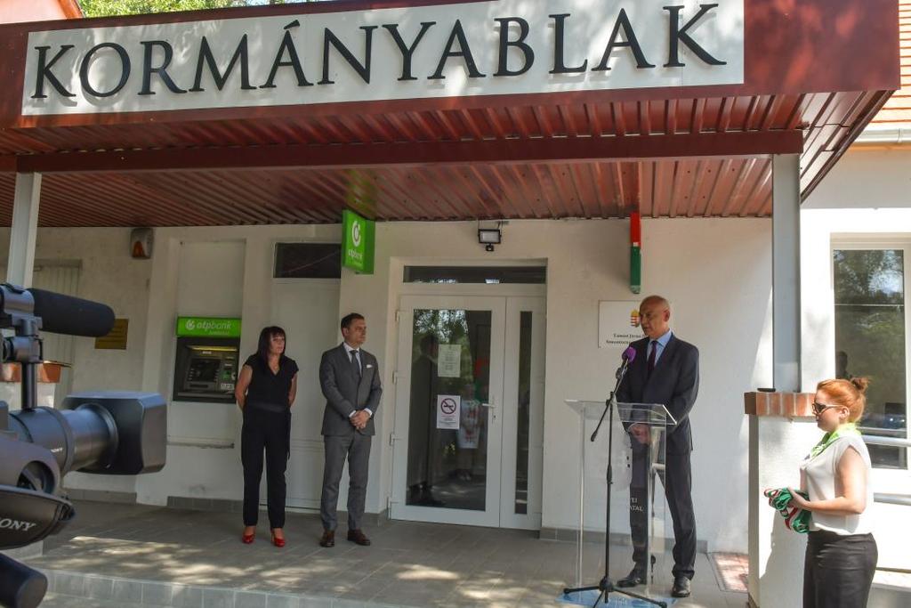 Az épület hivatalos átadóján részt vett Dr.
