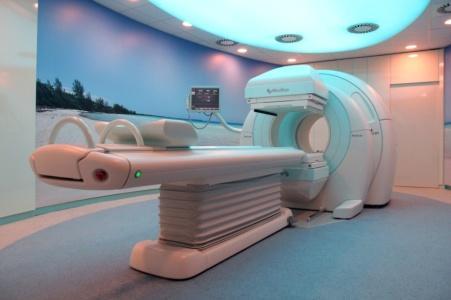 Izotóp diagnosztikai eljárások A képalkotó eljárások, izotópdiagnosztikai módszerek: Szerepük az orvosi diagnosztikában rohamosan nő Új, ill. gyorsan fejlődő technológiák: SPECT, PET, MRI, CT.