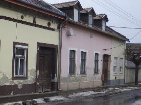Javaslatok: A Hattyú u. 26. sz.