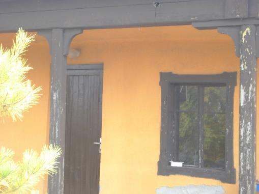 A A Középdunai Gőzhajótársulat számára Ivánka Imre választmányi tag építtette az állomásépületet (az első