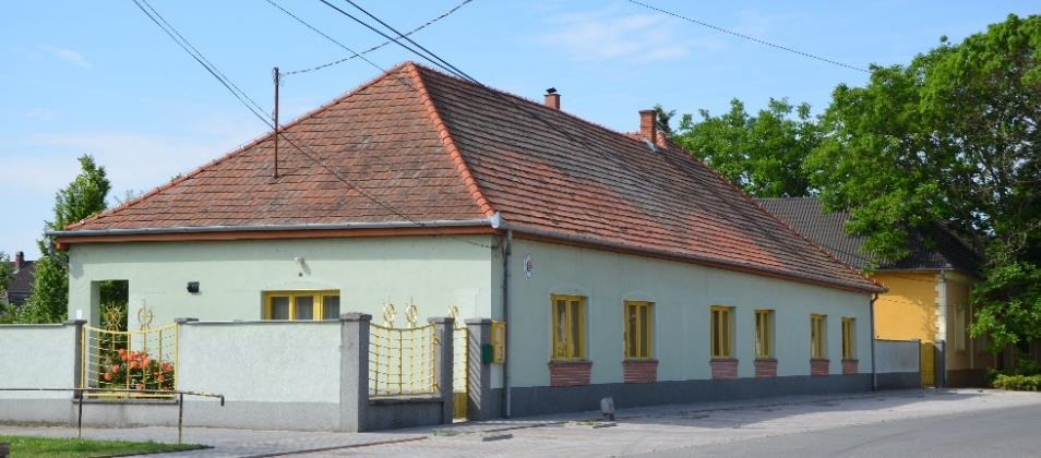 maradványait, ezért védelme szükséges.