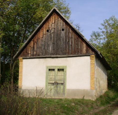 SORSZÁM HELYRAJZI SZÁM 93. 308. CÍM, MEGNEVEZÉS Hunyadi utca 40. Plébánia deszkaoromzata.