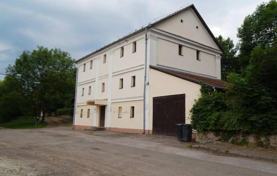 melyen szintenként osztópárkány található.