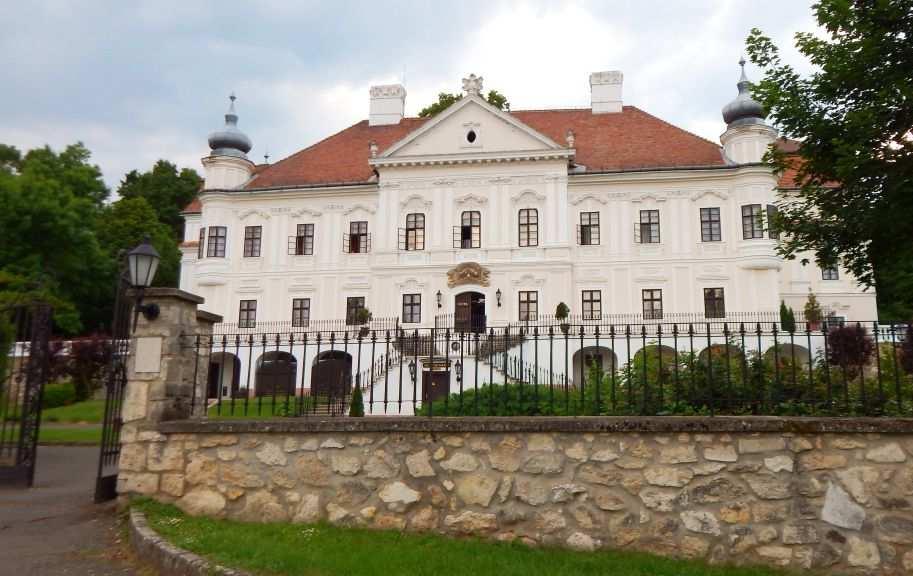 6824 KÖH azonosítószámon.