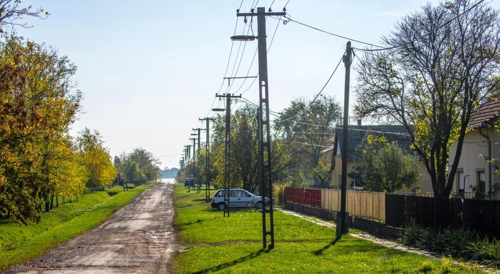 KÜLSŐ LAKÓTERÜLETEK Telepítés Külső lakóterületeken jellemzően a zártsorú, oldalhatáron álló beépítés a meghatározó.
