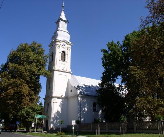 A különálló templomtorony 1784 vagy 1788-ban épült 1848- ban újra bádogozták, majd 1884-ben