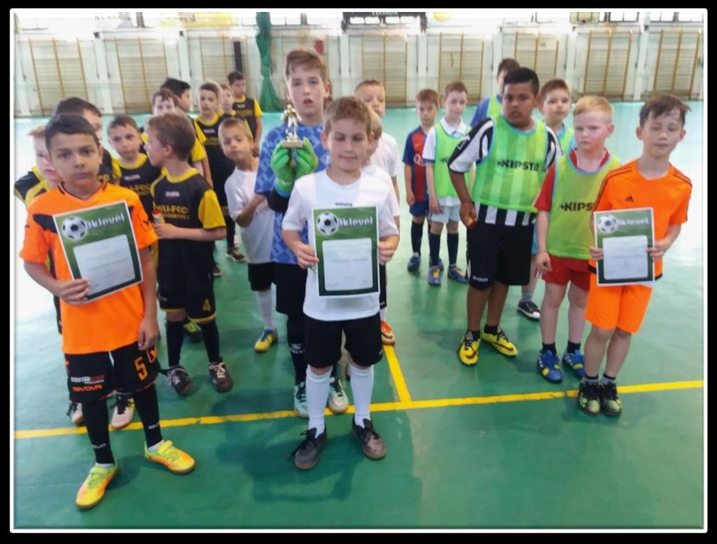 35 A Diószegi Kupa I. kcs.-os teremlabdarúgó torna végeredménye: I. Diószegi Kis I. Ref. Ált. Isk. 2 0 0 12:3 6 II. Gárdonyi Zoltán Ref. Ált. Isk. 1 0 1 6:4 3 III. Sulyok István Ref. Ált. Isk. 0 0 2 5:16 0 Gólkirály:Karácson Zsombor Diószegi Kis I.