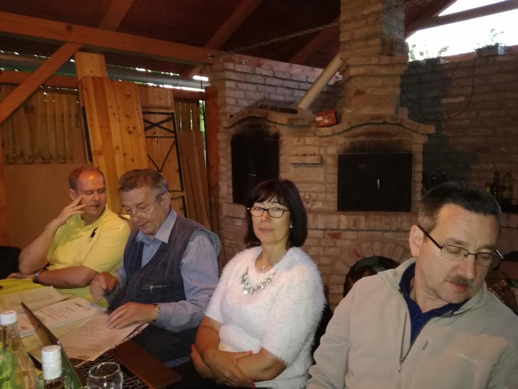 A MAHEG alapítóinak, elnökségi tagjainak, támogatóinak közös hétvégéje Szekszárdon A Magyar Hegesztési Egyesület 17 alapítója először 2013-ban döntött arról, hogy egy közös hétvégét tölt együtt