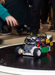 KecskemétI SZC Gáspár András A robotprogramozás varázsatos viága Akkreditát kiváó tehetségpontként és Nemzeti Tehetségműheyként tehetséggondozásunk fókuszában azok a tehetségígéretek ának, akik