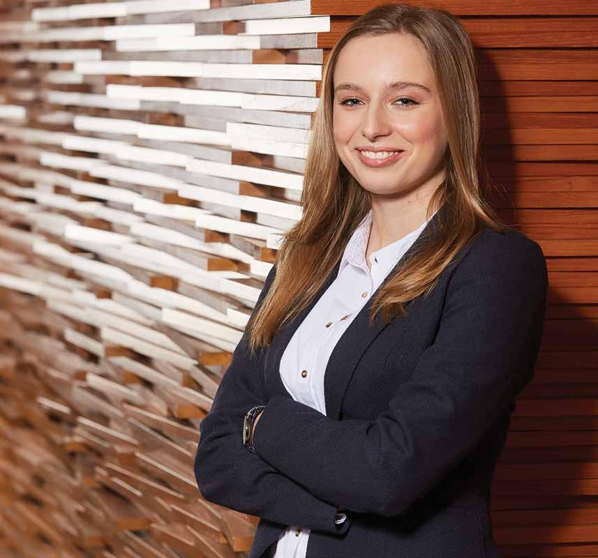 Kövesd a foyamatosan frissüő áásajánatainkat! Reméjük, a jövőben munkatársaink között üdvözöhetünk! 56 www.karrier.otpbank.hu A FEJLŐDÉSED NEM FÉKEZZÜK, CSAK AZ UTÁNFUTÓKAT.