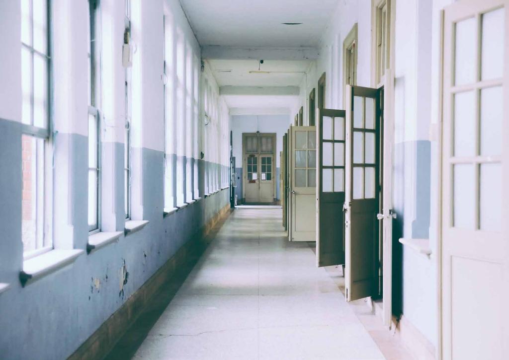 Szakmai ismertetők Pincér Kecskeméti SZC Széchenyi István Vendégátóipari Szakgimnáziuma szakközépiskoa 3 év és Szakközépiskoája Kecskeméti SZC Tiszakécskei Kiss Báint Szakközépiskoája Mit ke tudni a