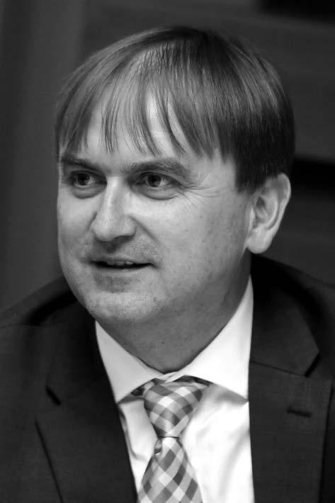 Az MTA új levelező tagjainak bemutatása 1256 Az MTA új levelező tagjainak bemutatása KEDVES OLVASÓINK! Idén ismét új tagokat választott soraiba a Magyar Tudományos Akadémia.