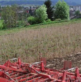 Masszív, hátrafelé lejtő hárompont torony Nehéz talajviszonyok mellett