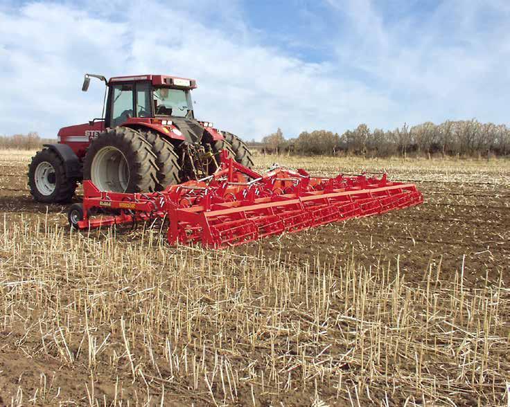 A beszerelt állítási lehetőségnek köszönhetően (előreálló vagy hátraálló) szétaprítja a rögöket, elegyengeti a talajt és elfedi a traktor nyomát.