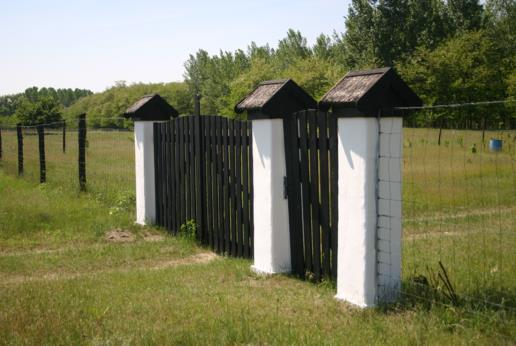 9.5.4. Színek A tanyás területek épületeinél is kerülni kell a kirívó, élénk színeket.