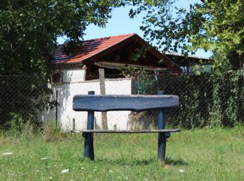 amely megfelelő megválasztással egyedi arculatot kölcsönözhet a falunak, a lakosok