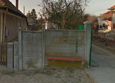 A tengelyek jelentőségét az elhelyezett elemek jól hangsúlyozzák, ugyanakkor a kialakításról ez kevésbé állapítható meg.