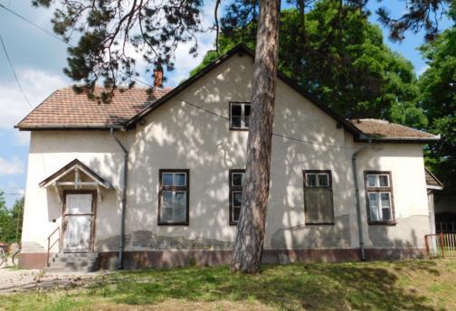 nyeregtetővel, amely beépített. 26 33.