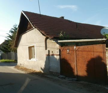 parasztház található