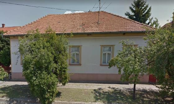 47. Pesti út 178. (felújítás előtt) Különleges a szomszédos telken álló lakóépület is. A Pesti út 180.