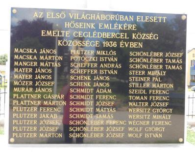 egymás mellett álló kopjafa az 1956-os forradalom emlékét hirdeti.