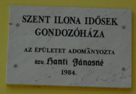 belső kert kialakítására. 98. A Polgármesteri Hivatal 99. A Petőfi Sándor utcai iskola mai képe 62 8.2.3.2. Magasság, tetőhajlásszög, tetőforma 100.