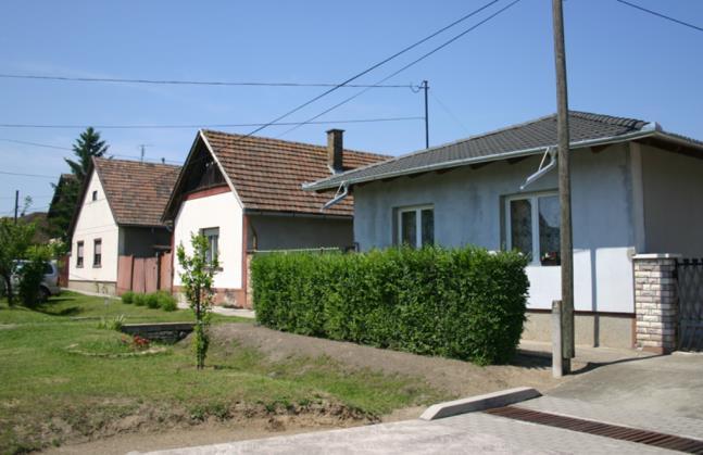 meglévő lakóépületekéhez hasonló legyen. 9.1.1.2. Átalakuló telektömbök 136.