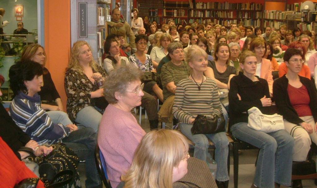 ban megjelent könyvérõl, a Mit érdemes megvenni? A 100 legjobb magyar bor 2008 kalauzról tartott elõadást.