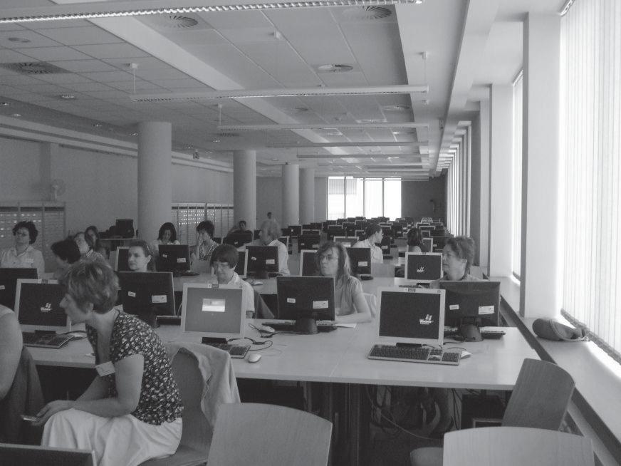 szerre letölthetõ. A kollégák a Vezetékek Világa folyóirat példáján gyakorolták az új lehetõséget, a segédprogramot megalkotója, Kovácsné Bialkó Katalin miskolci informatikus ismertette.
