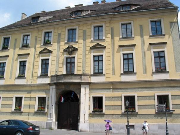 I.7. 1014 Budapest, Dísz tér 3 sz. Segíts nekem, hogy magam csinálhassam! (Mária Montessori) Óvodánk a Dísz téren, Budapest I.