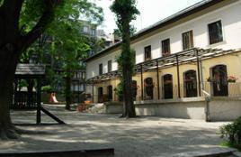 I.2. Megvalósítási helyek telephely óvodák 1011 Budapest, Iskola utca 44 sz. Óvodánk épületét tágas, szép parkosított udvar veszi körül, ahol a gyermekek mozgásfejlődését korszerű játékok biztosítják.