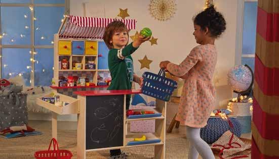 24 25 9 JÁTÉK PÉNZTÁR / MÉRLEG / LÁDA Stabil fa játékszer a fantázia és a