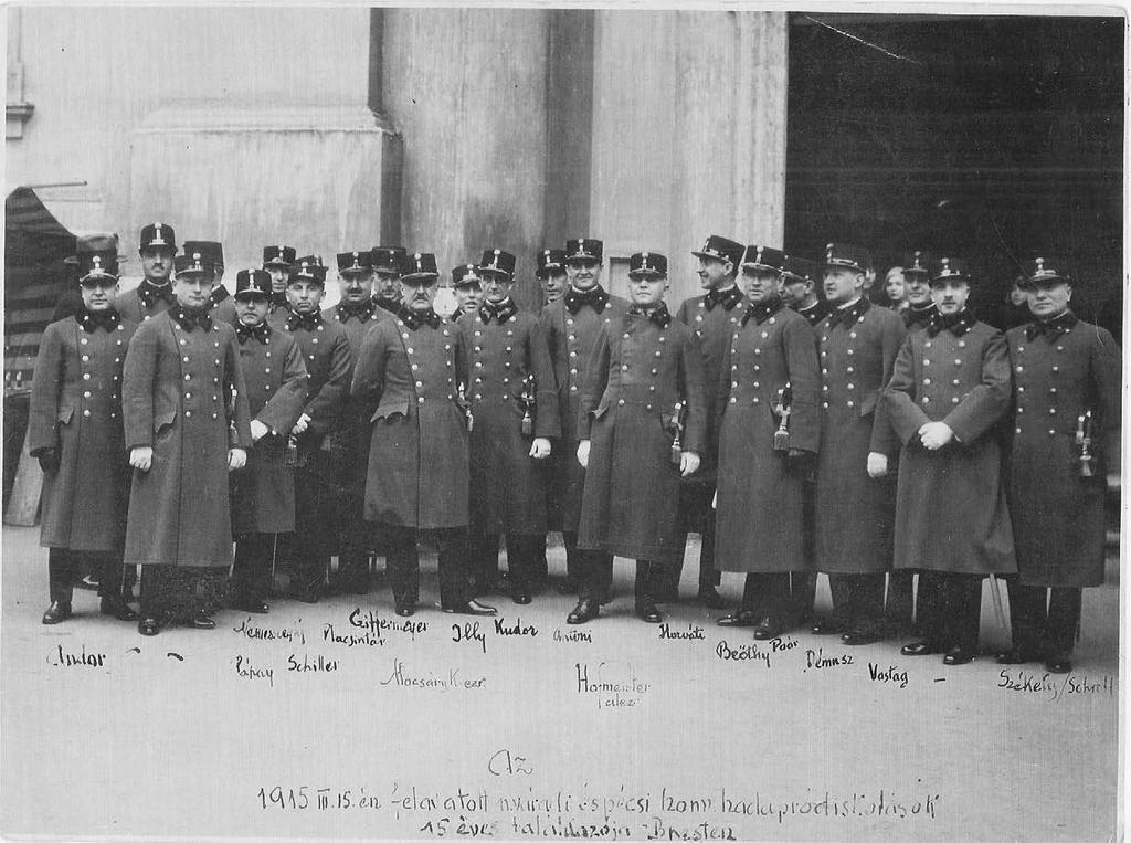 1922. október 13-án vette feleségül Szegeden a tőle hét évvel fiatalabb Lintner Irént, akit még Brassóban, mint 14 éves kislányt ismert meg.