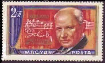 bélyegei 2 lyuksorral alacsonyabban vannak, mint a felső (kb. 3 mm).