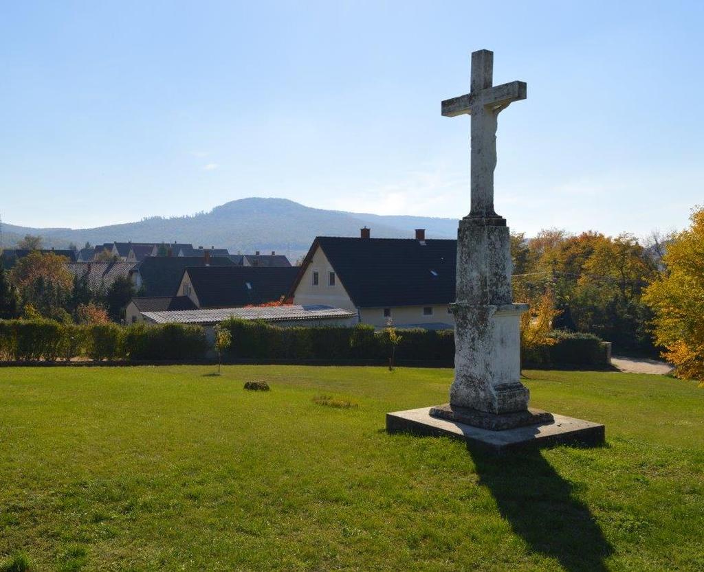 BEVEZETÉS 2 Bevezetés Szeretettel üdvözöljük Monostorapátin! 1 Településünk a Bakony és a Balaton-felvidék közötti Eger-víz völgyben fekszik két kistáj találkozásánál.