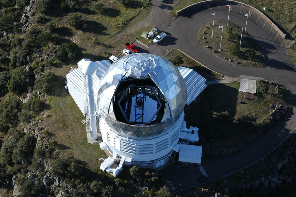 2. A Hobby Eberly teleszkóp A dolgozatomhoz felhasznált csillagokat a Hobby Eberly teleszkóp kalibrációjához felhasznált radiális sebesség sztenderd csillagai közül választottam ki, elsődlegesen a