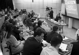 V i s s z h a n g 10 éves volt a Védelem Képzési stratégiák az új évezred küszöbén címmel tartottunk konferenciát február 20-án Balatonföldváron a Védelem 10 éves születésnapján.