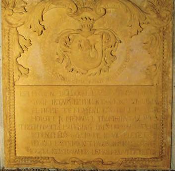 Patru dintre aceste morminte se aflã în ºirul de jos, iar al cincilea în rândul de sus. Înºirãm mormintele începând cu rândul de jos, de la stânga (dreapta heraldicã) la dreapta. Primul mormânt (fig.