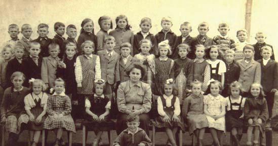 Timár Vincéné Johanna i Timár József (u ruki), Wágner Leóné Erzsébet i Wágner Mária (u