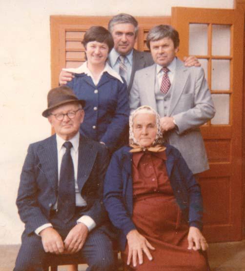 lita, kad je još zima bila, prikprošli. Kad su ruski tanki došli, selo se splašilo, pag su si edan drugoga navlikli i uždji, uvušli su svi.