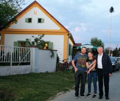Akkor az osztrákok elvittek minket Grázba egy másik lágerbe, ahol már vártak a vonatok és ahol az embereket szétosztották, ki hova megy.
