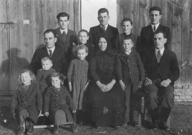 18 Novi žitak u Australiji... Teta Erža Šičanova su u velikoj familiji izrasli, njeva starina su trinajst dice hranili.